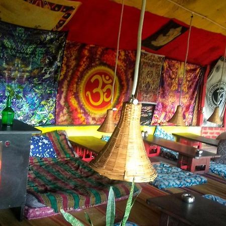 Om Shanti Om Homestay Хампи Экстерьер фото