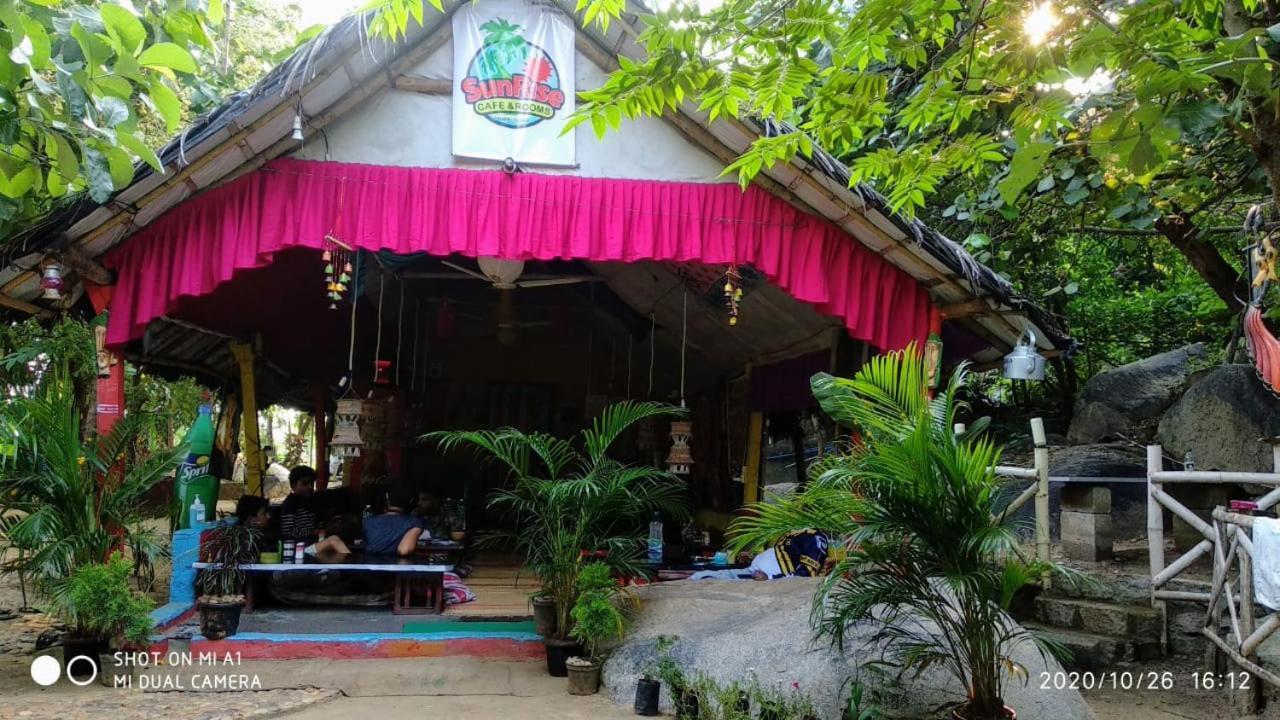 Om Shanti Om Homestay Хампи Экстерьер фото
