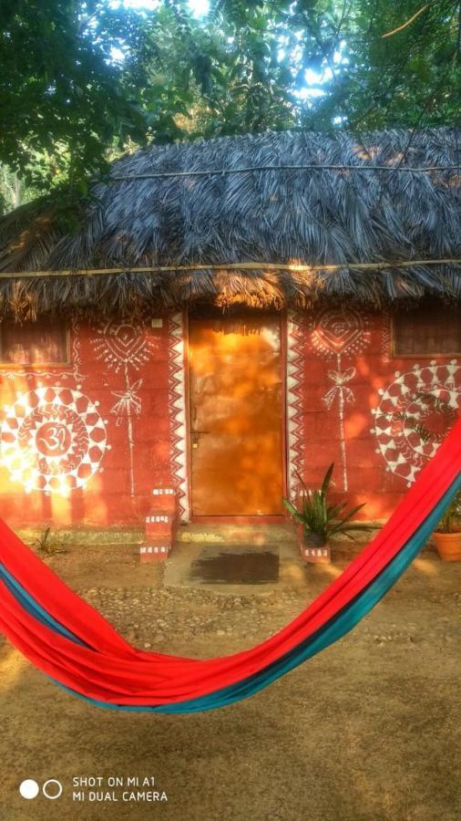 Om Shanti Om Homestay Хампи Экстерьер фото