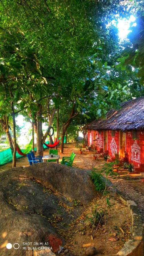 Om Shanti Om Homestay Хампи Экстерьер фото