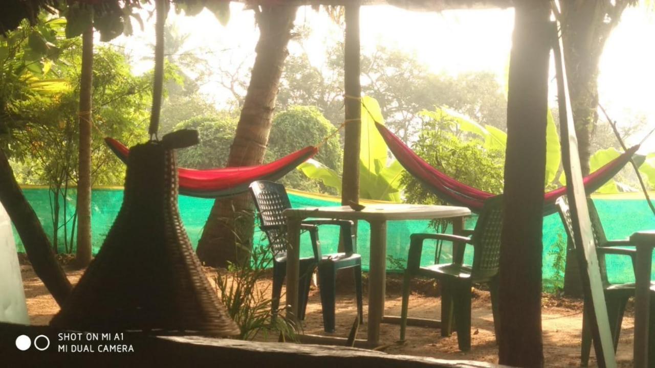 Om Shanti Om Homestay Хампи Экстерьер фото
