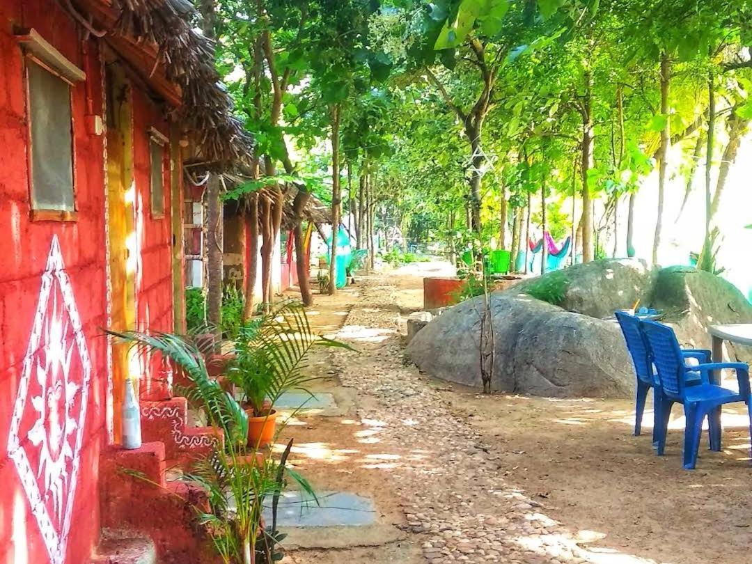 Om Shanti Om Homestay Хампи Экстерьер фото