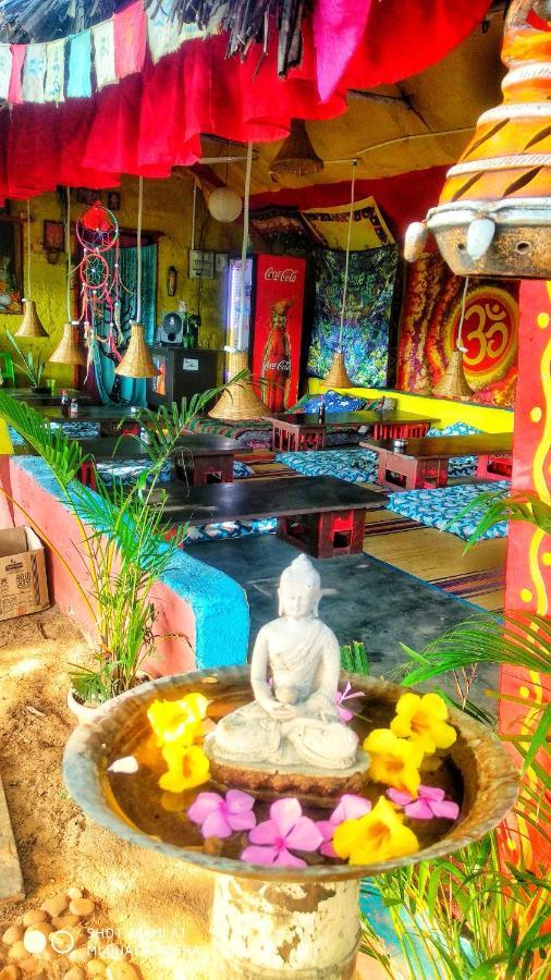 Om Shanti Om Homestay Хампи Экстерьер фото