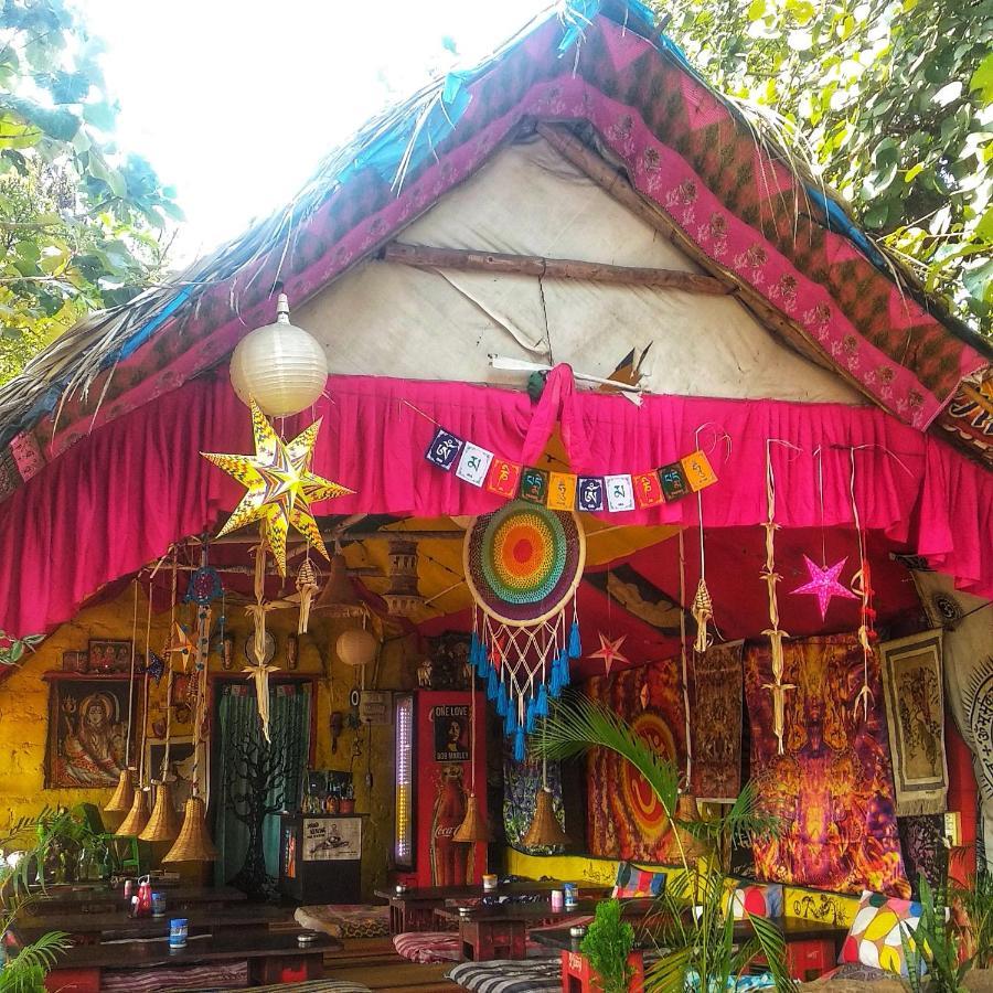 Om Shanti Om Homestay Хампи Экстерьер фото