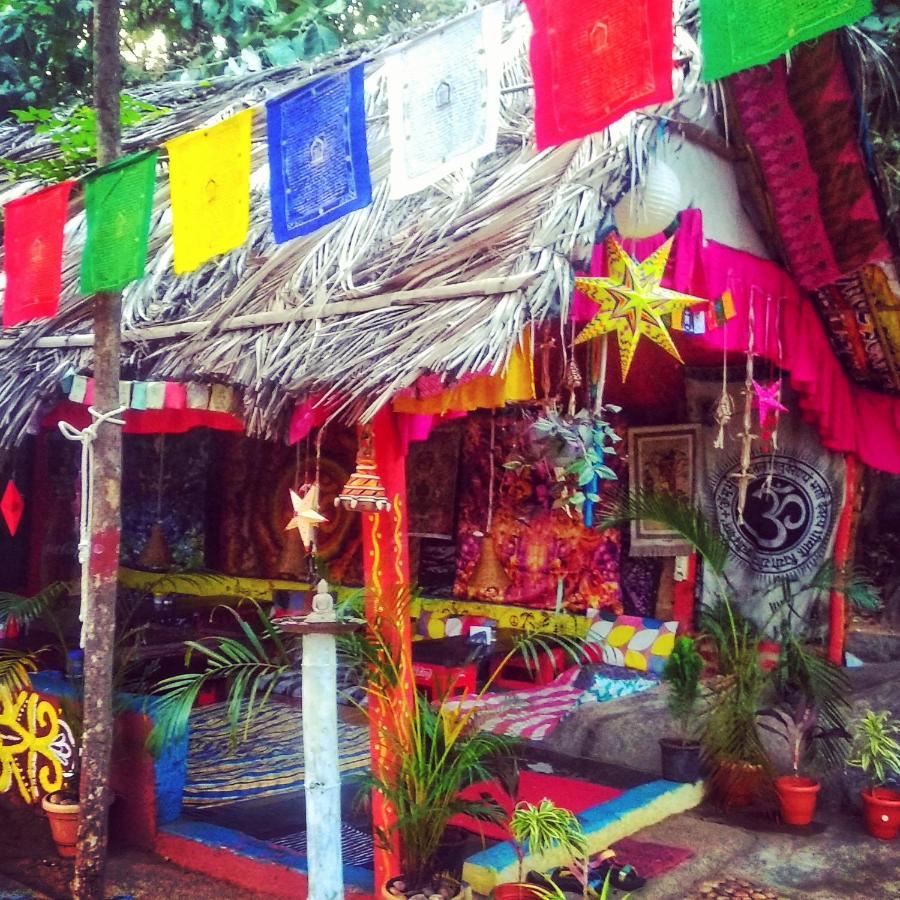 Om Shanti Om Homestay Хампи Экстерьер фото